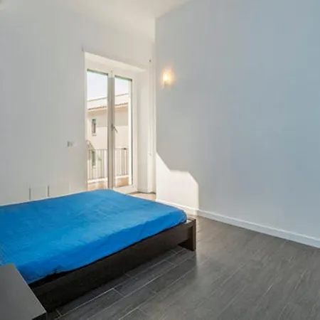 Bed & Breakfast Bed & Puppets